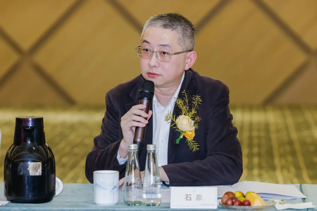 上海市建筑材料行业协会书记,秘书长石泉主持