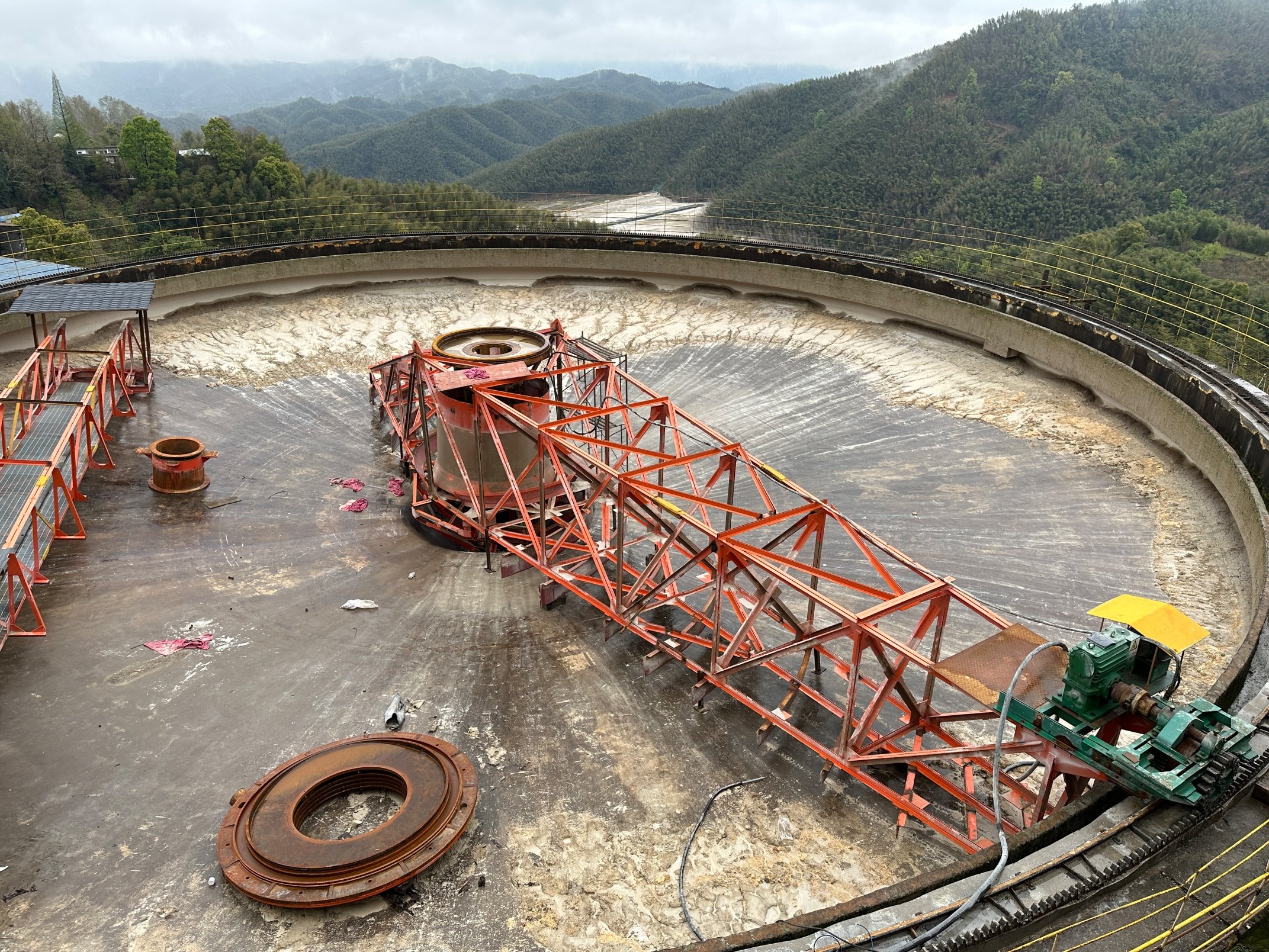 宜豐縣的鋰礦資源主要為鋰雲母礦,集中於宜豐縣花橋鄉,同安鄉以及上富