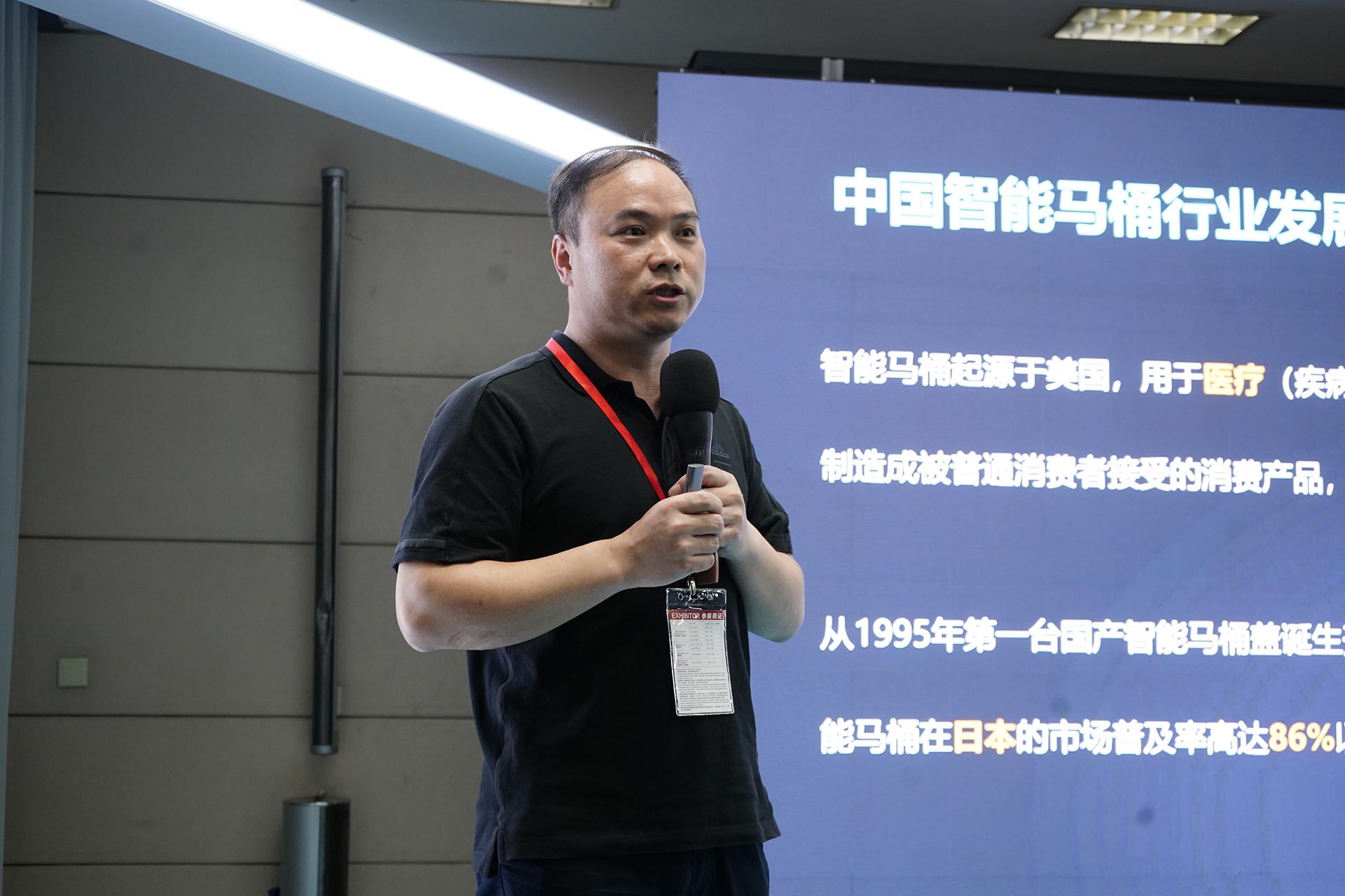 副总经理张宏坤先生带来了压轴大戏——《非来不可招商限时政策》分享