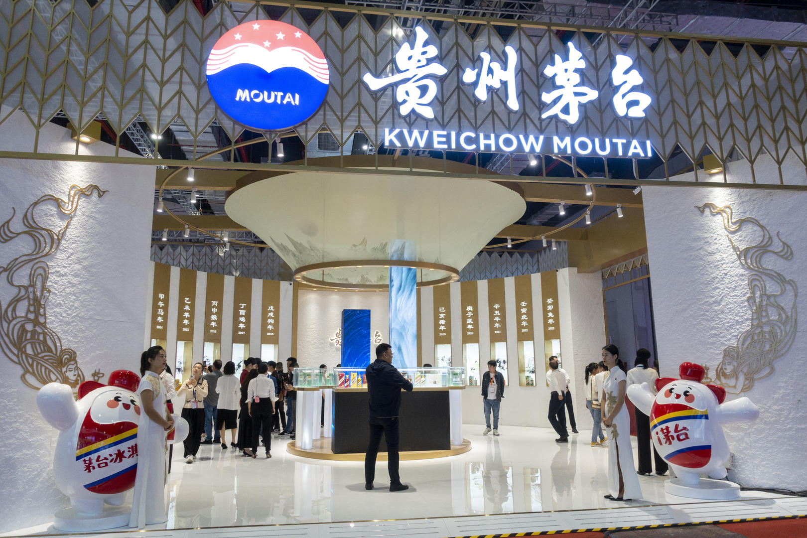 包括洋河股份党委书记,董事长张联东,茅台集团党委书记,董