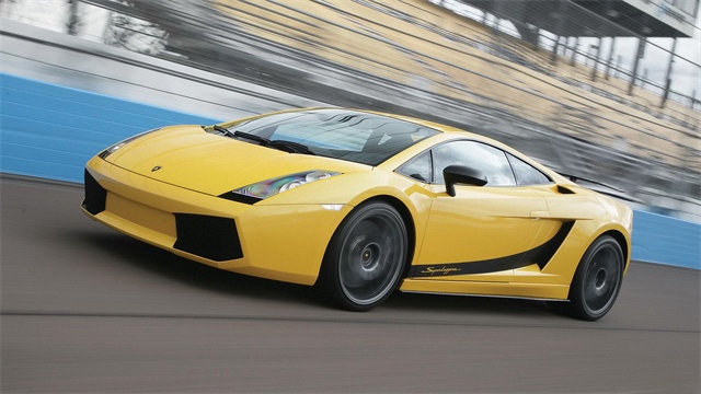 兰博基尼跑车的内饰同样充满了艺术气息,各种高级材质和精致的工艺让