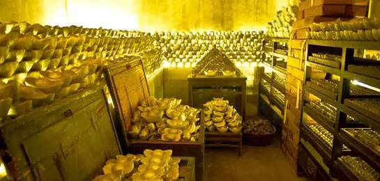 暴风理财大师1117黄金今日继续空关注上方压力186